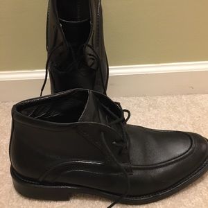 Bostonian Boots, Mid Level. Dress. Black. 10.5